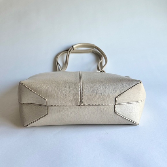 Neiman Marcus Beige Perle Leather Large Shoulder Bag - Picture 10 of 16